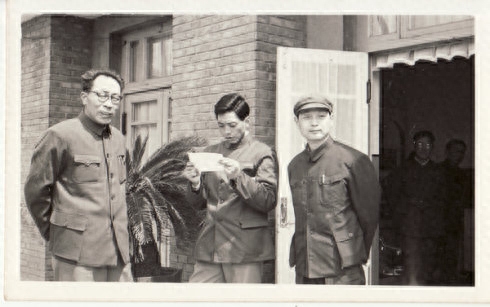 中山装的创始人(中山装谁发明的)