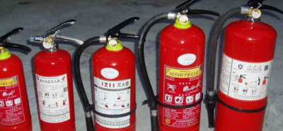 使用灭火器灭火的最佳位置是,用灭火器进行灭火的最佳位置是图4