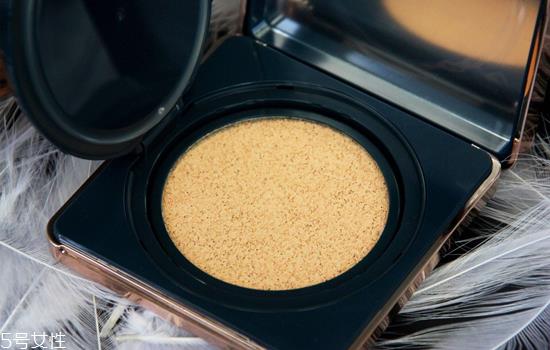 pony光彩气垫粉底怎么样？气垫BB按压更服帖