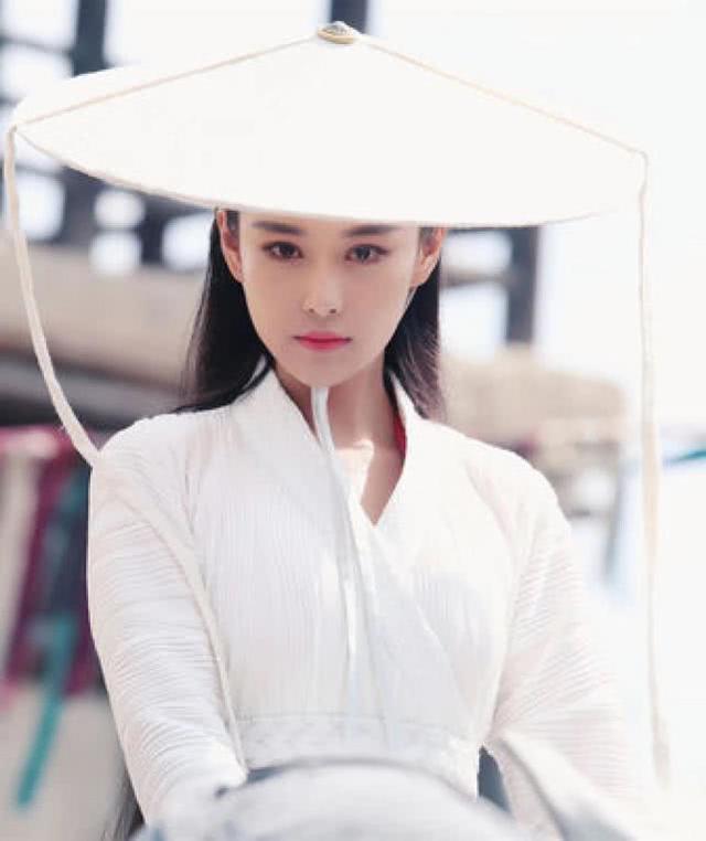 看到才貌双全张馨予的画作,都感叹她可以去当画家了