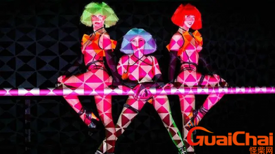 ​Lisa疯马秀被曝光-顶层爱豆跳脱衣舞成天大笑话