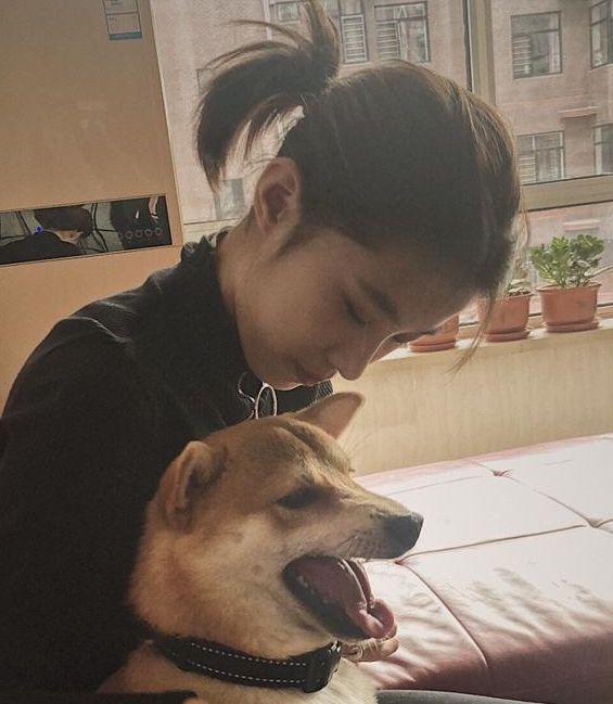 16岁还被喂饭,出行坐豪车带保镖,被父母宠成巨婴,现在成网红