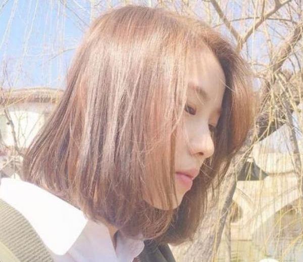 16岁还被喂饭,出行坐豪车带保镖,被父母宠成巨婴,现在成网红