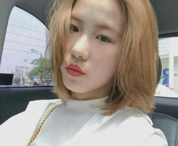 16岁还被喂饭,出行坐豪车带保镖,被父母宠成巨婴,现在成网红