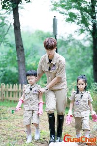 ​任嘉伦小孩是男孩女孩任嘉伦一家三口合照