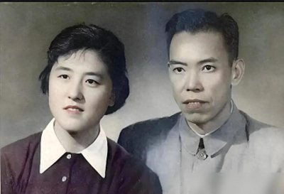 ​60年代，梁兴初长女梁立的一张戎装照，幼年丧母，后来过得怎样？