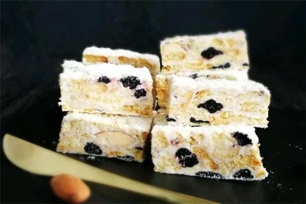 不锈钢锅能做雪花酥吗 有一些影响