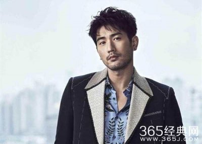 ​高以翔获最具人气男演员奖 愿你在天堂一切安好