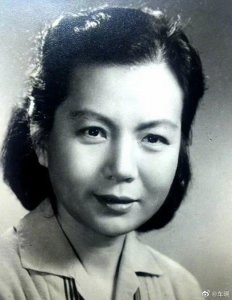 ​102岁表演艺术家车毅逝世，孙女车晓发文悼念，94岁好友田华含泪参加葬礼