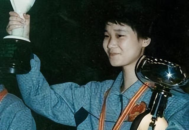 邓亚萍评价何智丽（加入日本国籍的何智丽）(6)