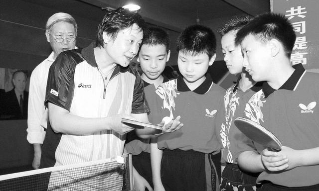 邓亚萍评价何智丽（加入日本国籍的何智丽）(22)