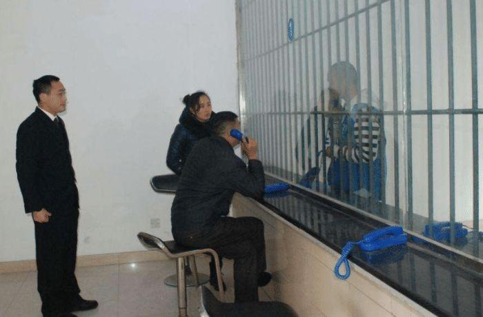 那些被看守所拘留7天或者15天的犯人, 那几天是怎么度过的?