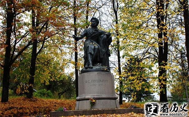 普希金雕像