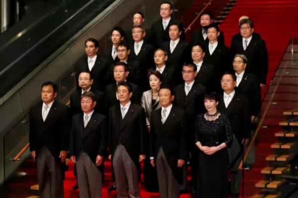 男权是什么意思:男性在各个领域有绝对权威(男尊女卑)