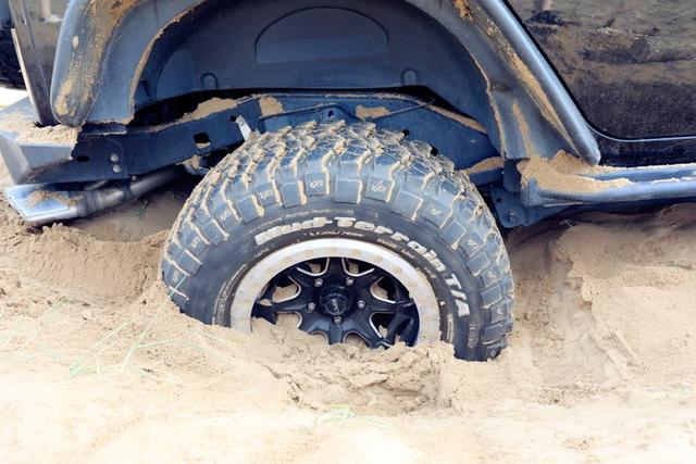 20款两门牧马人越野（硬汉才能驾驭大吉普）(12)