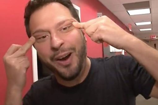 眯眯眼为什么是歧视动作 眯眯眼为什么是歧视动作