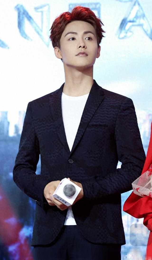 比起樱空释的造型，还是喜欢马天宇日常穿着和被风吹过的发型