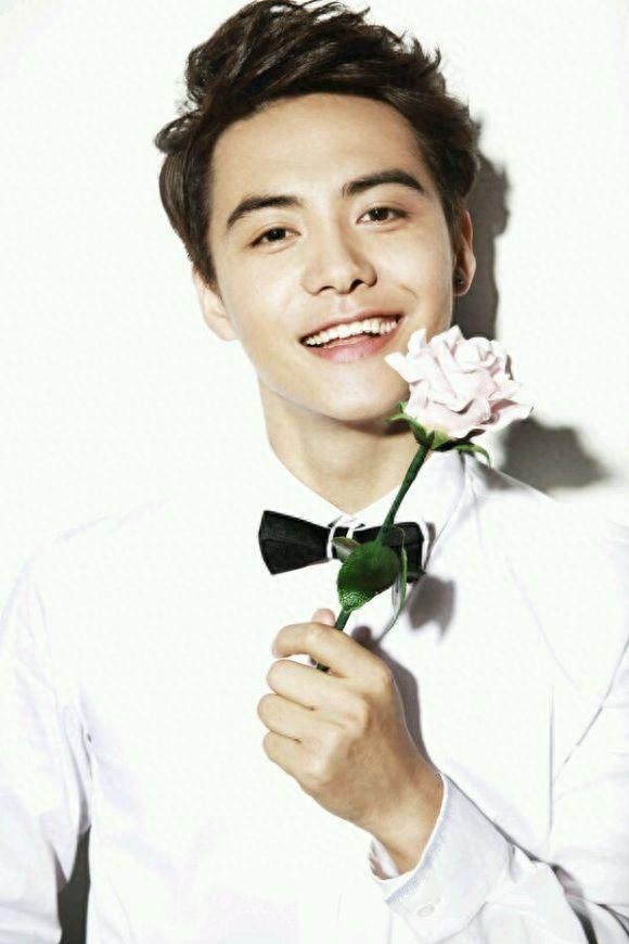 比起樱空释的造型，还是喜欢马天宇日常穿着和被风吹过的发型