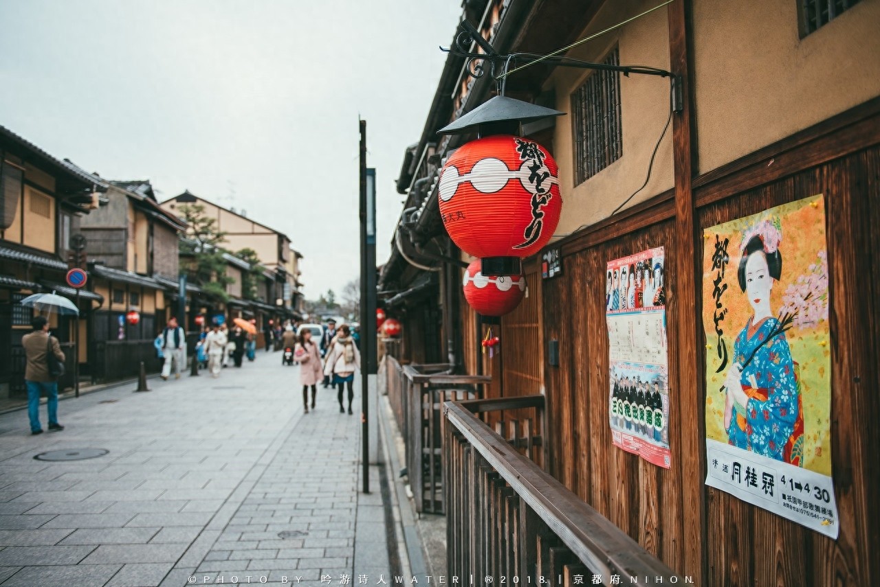 平安神宫的建筑是模仿平安时代皇宫的部分建筑修建的
