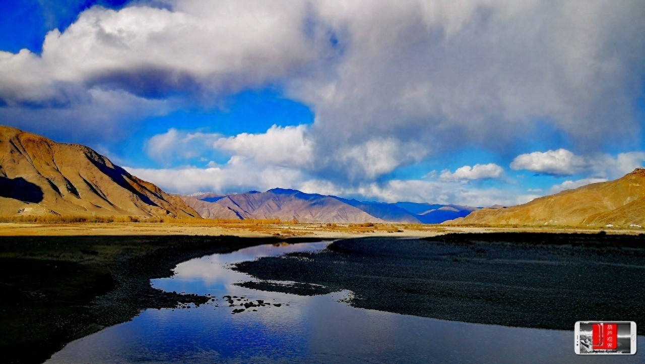拉萨河的干流呈一个巨大的