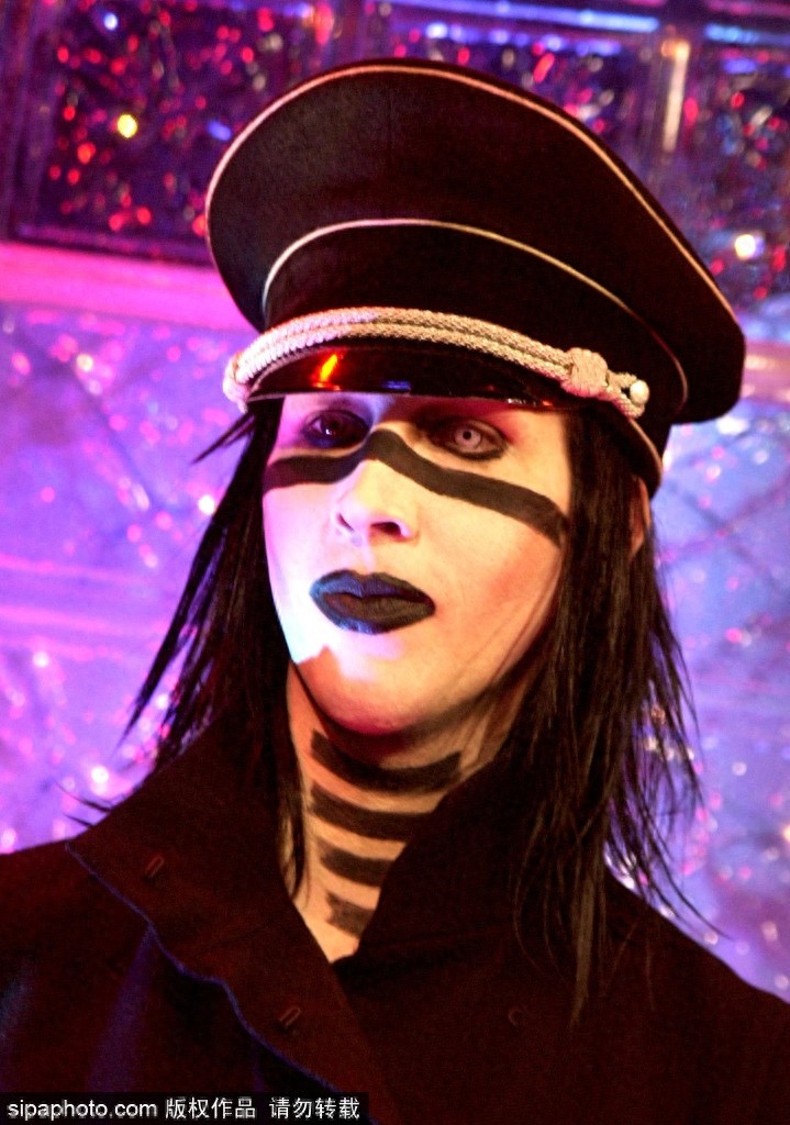 玛丽莲·曼森:美国黑暗系摇滚狂魔,演出时用枪扫射人群?