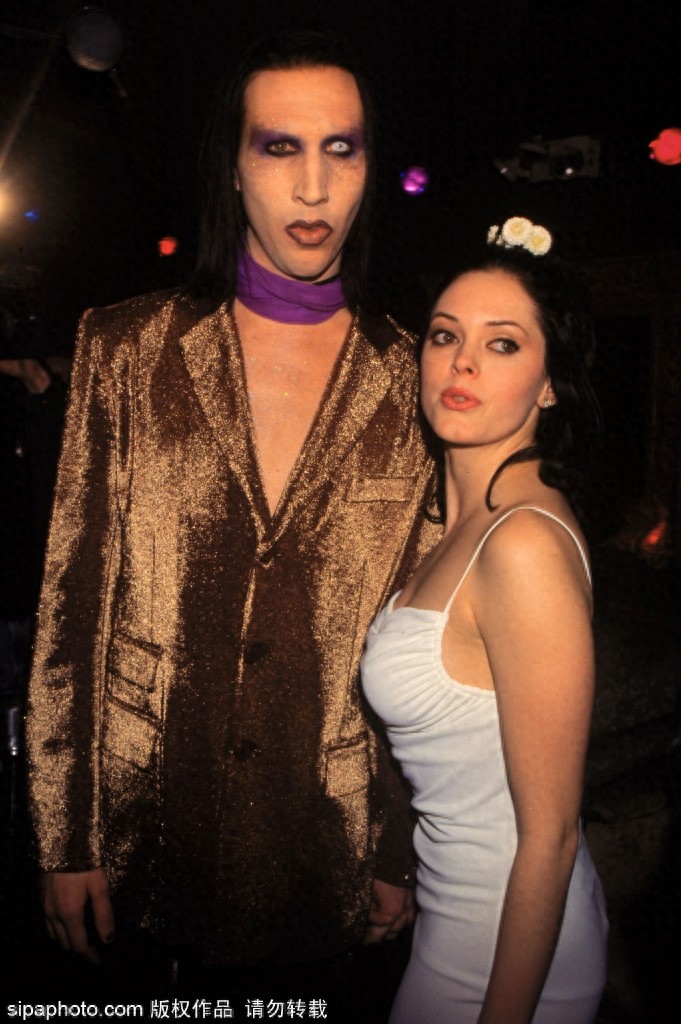 玛丽莲·曼森:美国黑暗系摇滚狂魔,演出时用枪扫射人群?