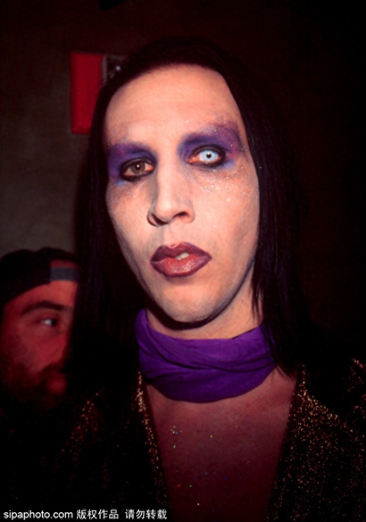 玛丽莲·曼森:美国黑暗系摇滚狂魔,演出时用枪扫射人群?