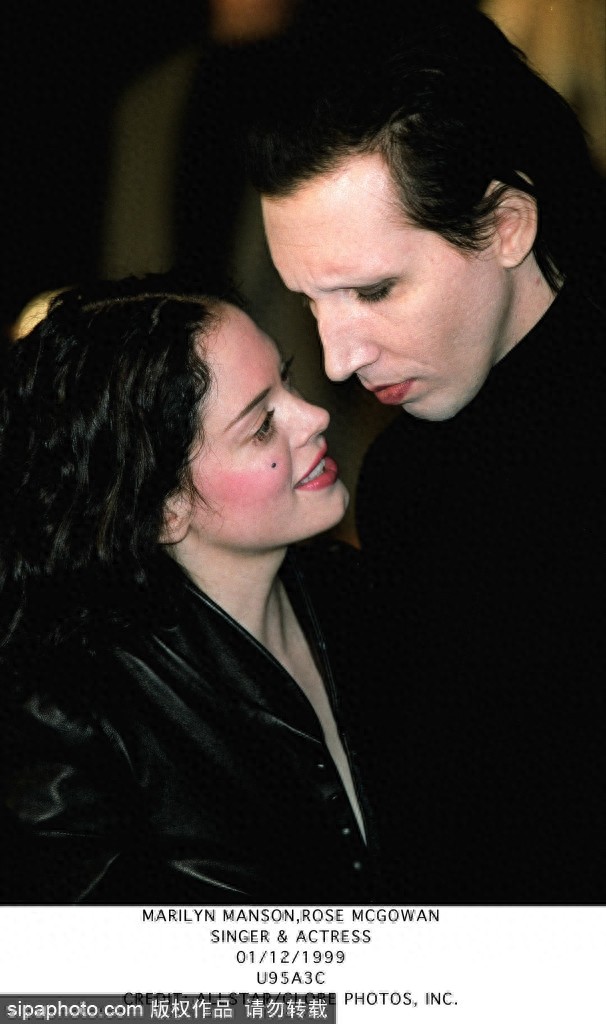 玛丽莲·曼森:美国黑暗系摇滚狂魔,演出时用枪扫射人群?