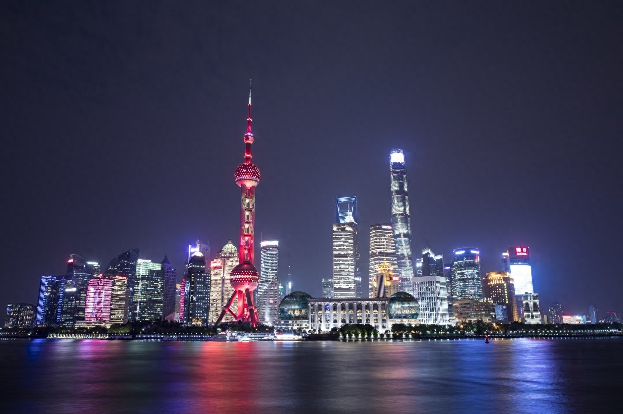 浦东陆家嘴,现在已是上海最具魅力的地方,改革开放的象征