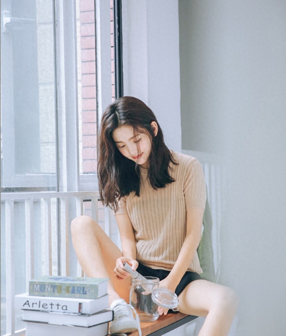 章若楠可爱清纯生活照