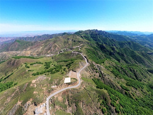 航拍北京第一高峰灵山:感受城市边缘的大自然之美