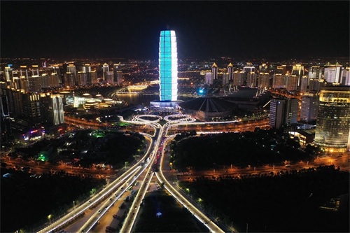 迷人的夜景 时尚的城市，郑州东区明天会更加美好