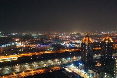 迷人的夜景 时尚的城市，郑州东区明天会更加美好