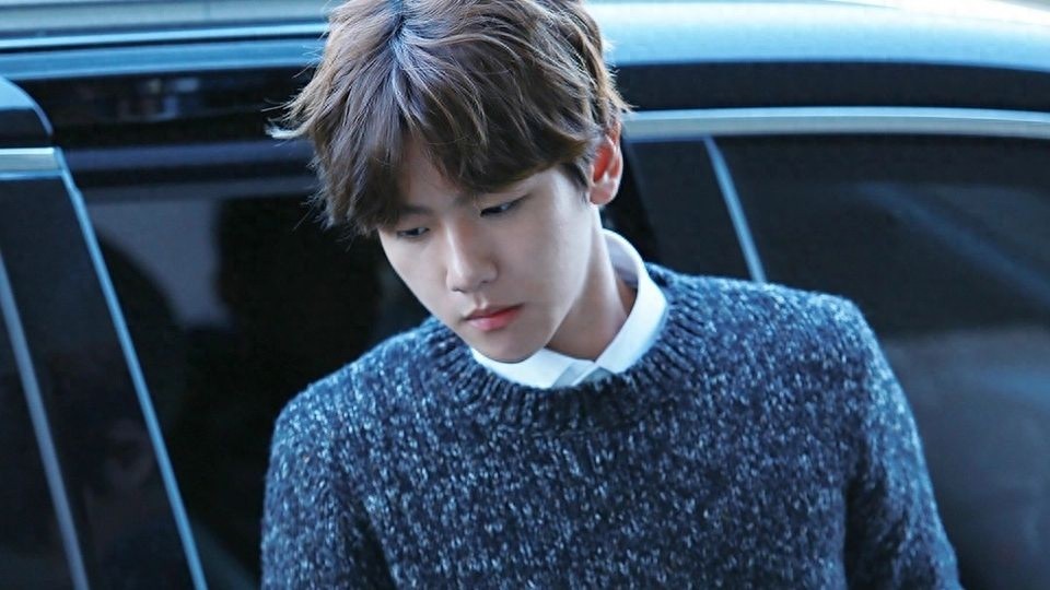 边伯贤：一个画起眼线比女生还要美，可萌可酷的爱豆