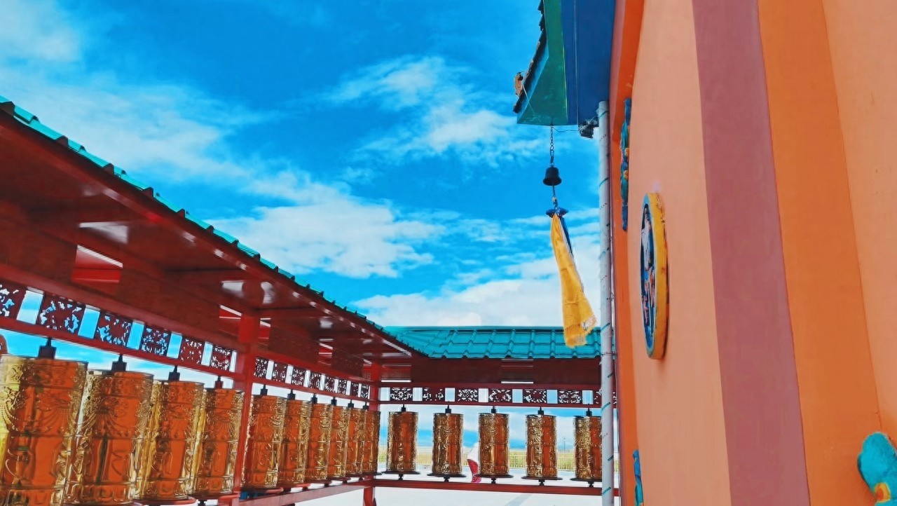 丹葛尔古城位于青海省，地处黄河北岸，西海之滨，湟水源头