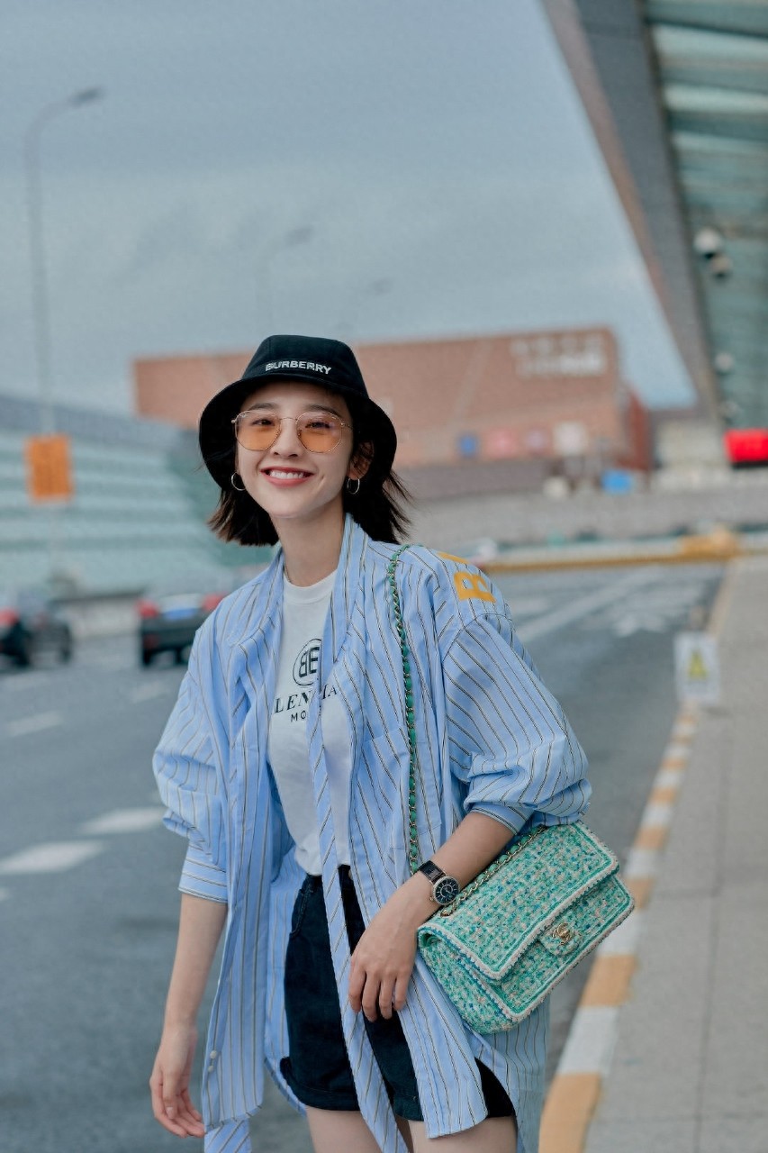 张若昀和唐艺昕的婚纱照时尚有格调，小夫妻太甜蜜了