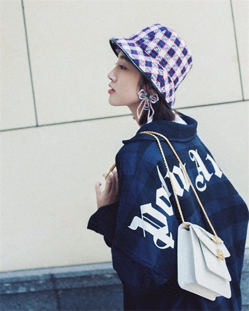 张若昀和唐艺昕的婚纱照时尚有格调，小夫妻太甜蜜了