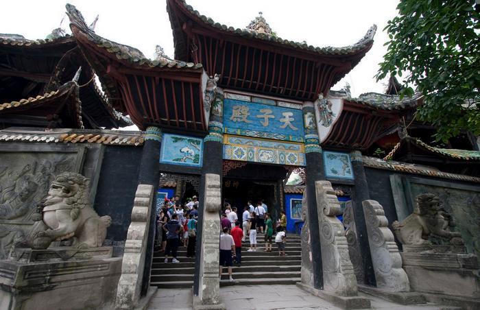 重庆丰都鬼城听名字就害怕，那里那些没人去的地方，你敢来挑战吗