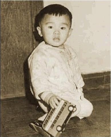 周星驰从小到大照片合集——这个一直陪伴我们的男人终于老了