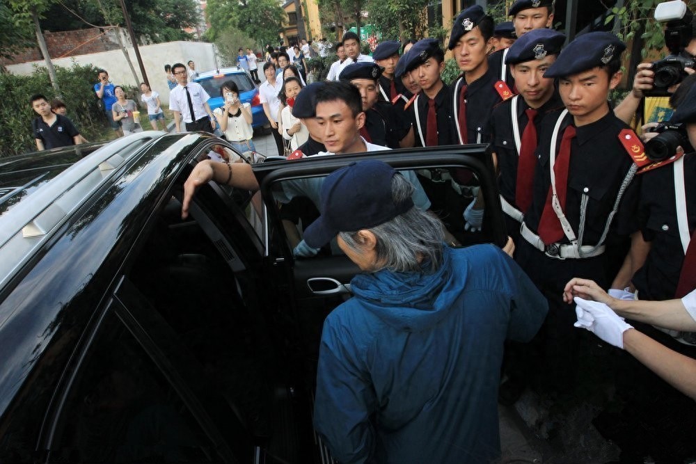 周星驰从小到大照片合集——这个一直陪伴我们的男人终于老了