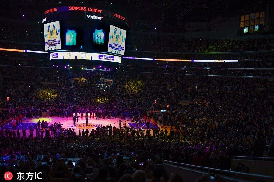 科比球衣退役仪式现场图 湖人8号24号战袍从此高高挂起