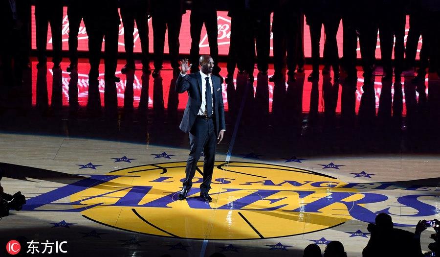 科比球衣退役仪式现场图 湖人8号24号战袍从此高高挂起