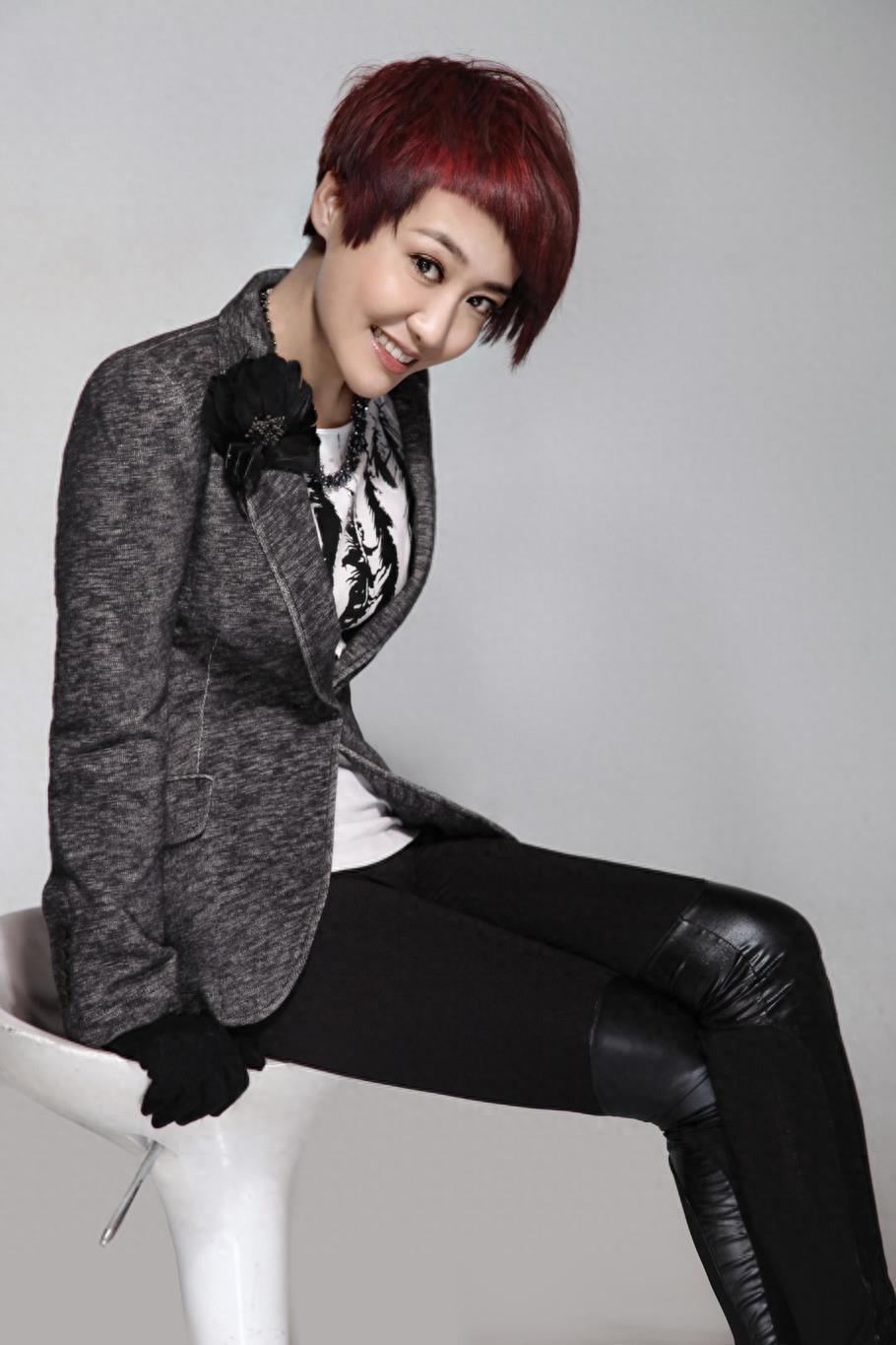 左岩，1985年8月23日出生于黑龙江双鸭山，中国内地主持人、演员