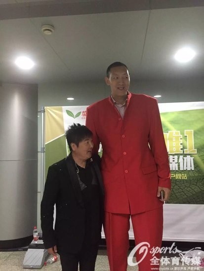 体坛第一高人在此!!!“被合影帝”篮球巨人孙明明