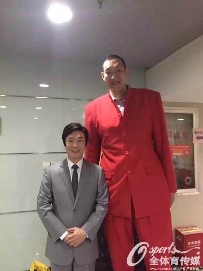 体坛第一高人在此!!!“被合影帝”篮球巨人孙明明