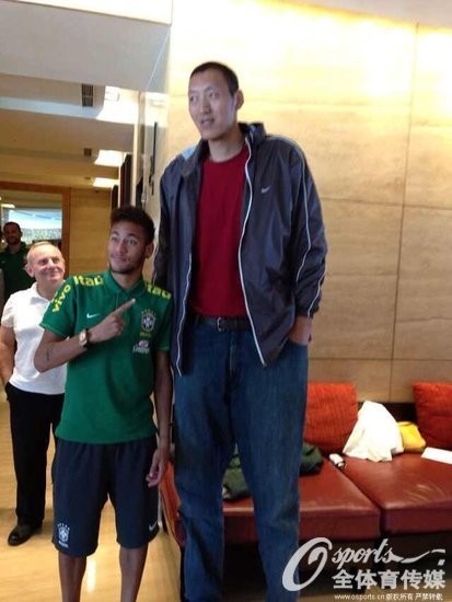 体坛第一高人在此!!!“被合影帝”篮球巨人孙明明