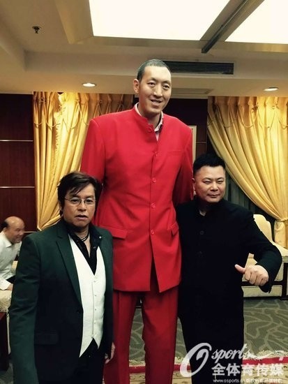 体坛第一高人在此!!!“被合影帝”篮球巨人孙明明