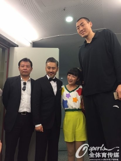 体坛第一高人在此!!!“被合影帝”篮球巨人孙明明