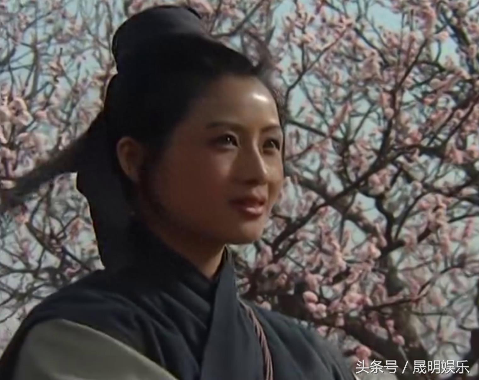 张春燕饰演的庞秋霞除英雄气外还多了一丝柔情羞昵之态