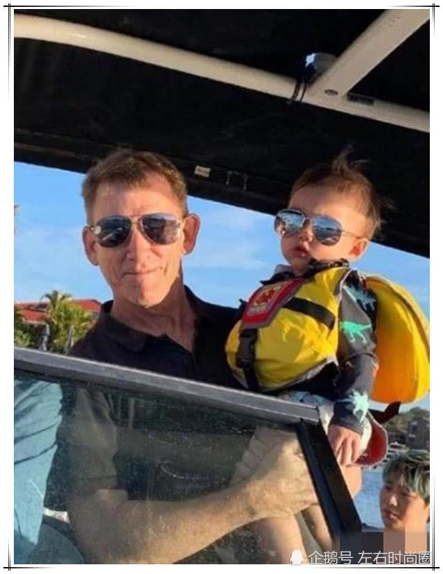 小周周正面照，嘴巴像极了周杰伦，网友墨镜下是大眼还是小眼